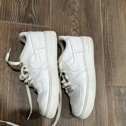 Youth 7 white AirForce1 shoes - good used condition