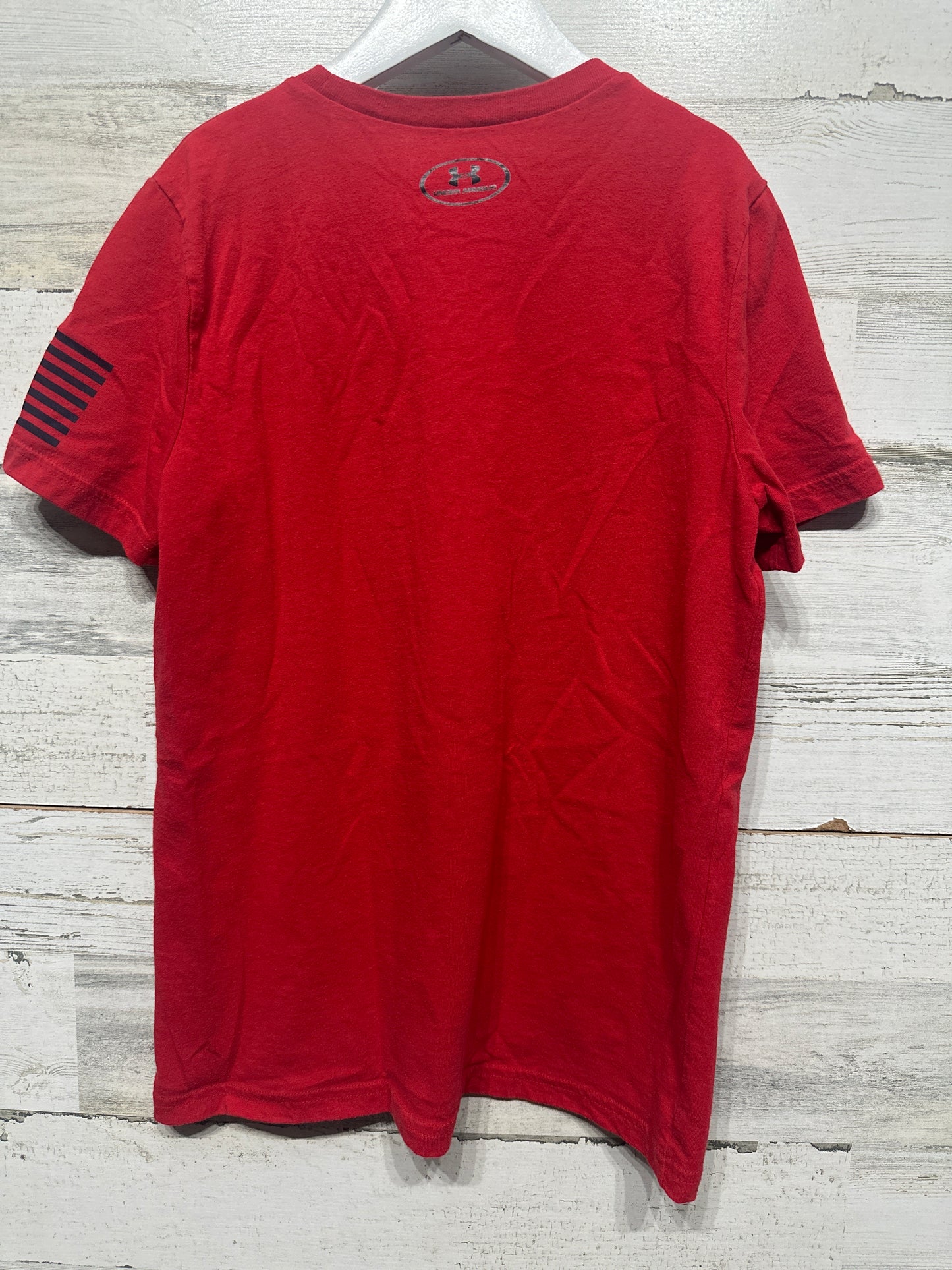 Boys Preowned Size Youth Medium Loose Under Armour Heatgear Red  Shirt - Good Used Condition