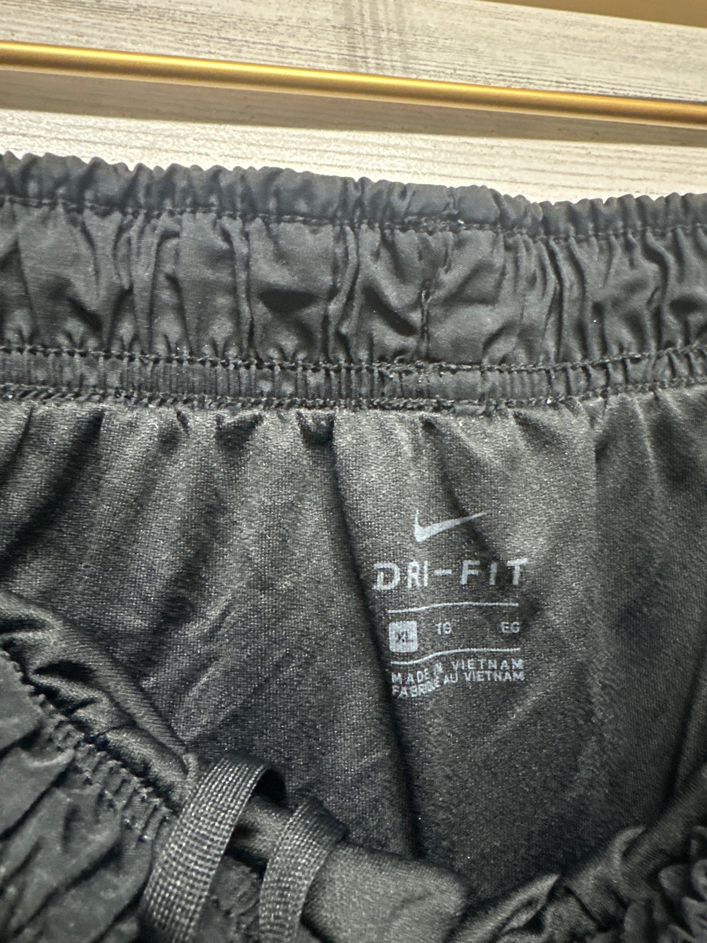 Women’s Size XL Nike Drifit Black Lined Athletic Shorts - Very Good Used Condition