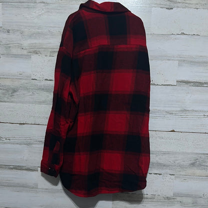 Women’s Size Large Old Navy - The Boyfriend Shirt red plaid flannel button up - good used condition