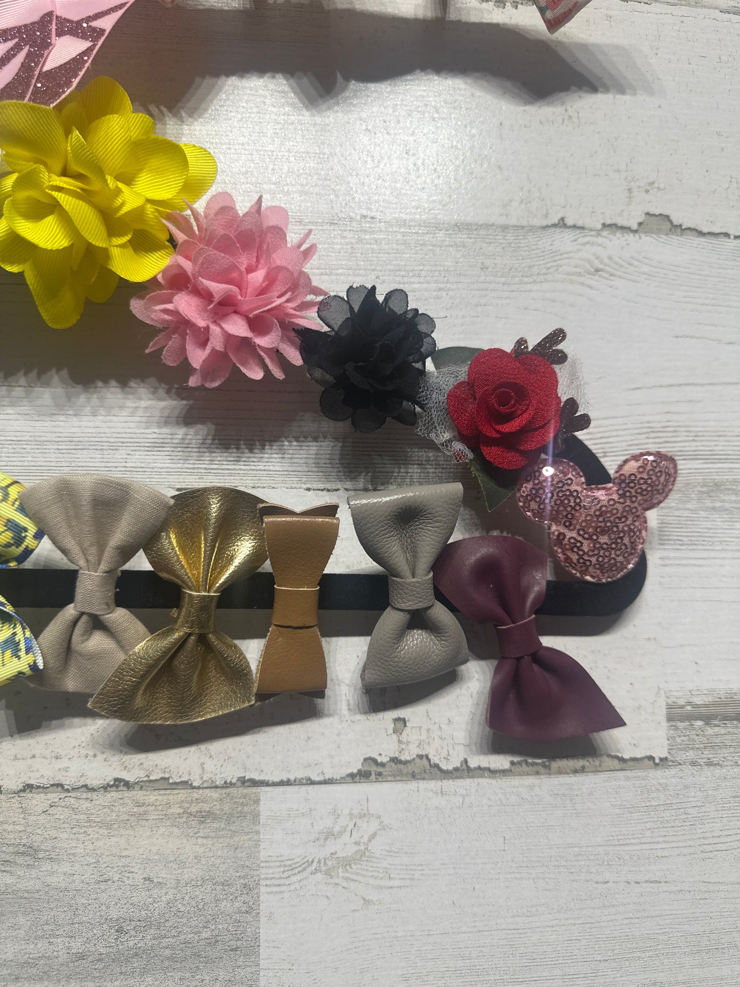 Lot of 25 Various Hair Accessories on Alligator Clips - Good Used Condition