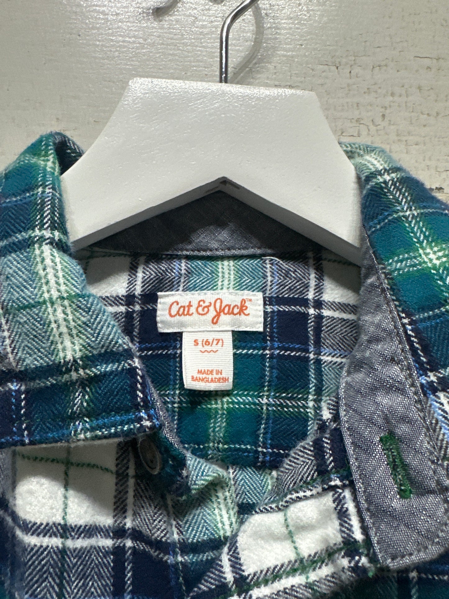 Boys Size Small (6-7) Cat and Jack Plaid Flannel Button Up Shirt - Good Used Condition