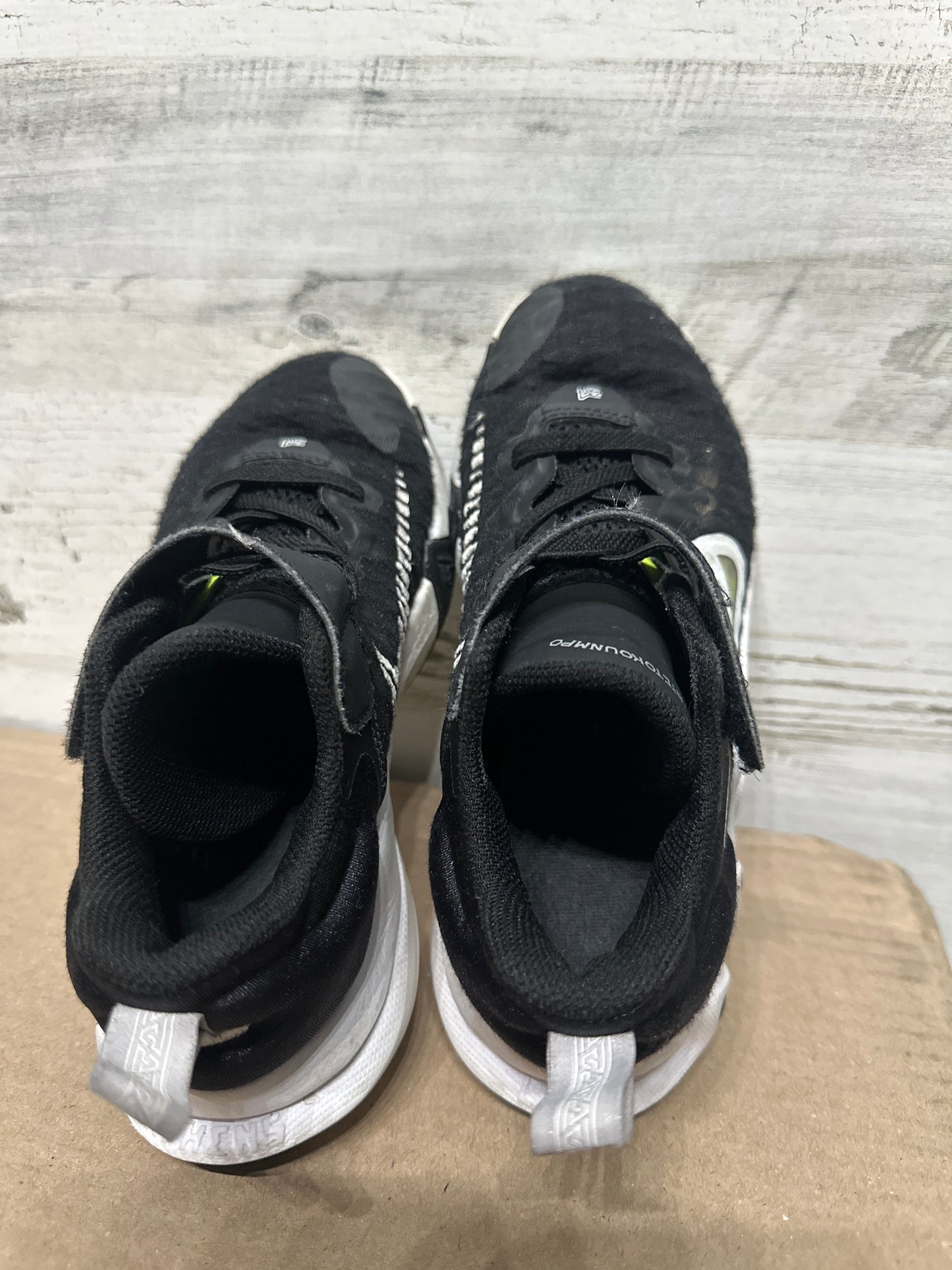 Size 13.5 (Youth) Nike Giannis Immortality Velcro Shoes - Good Used Condition*