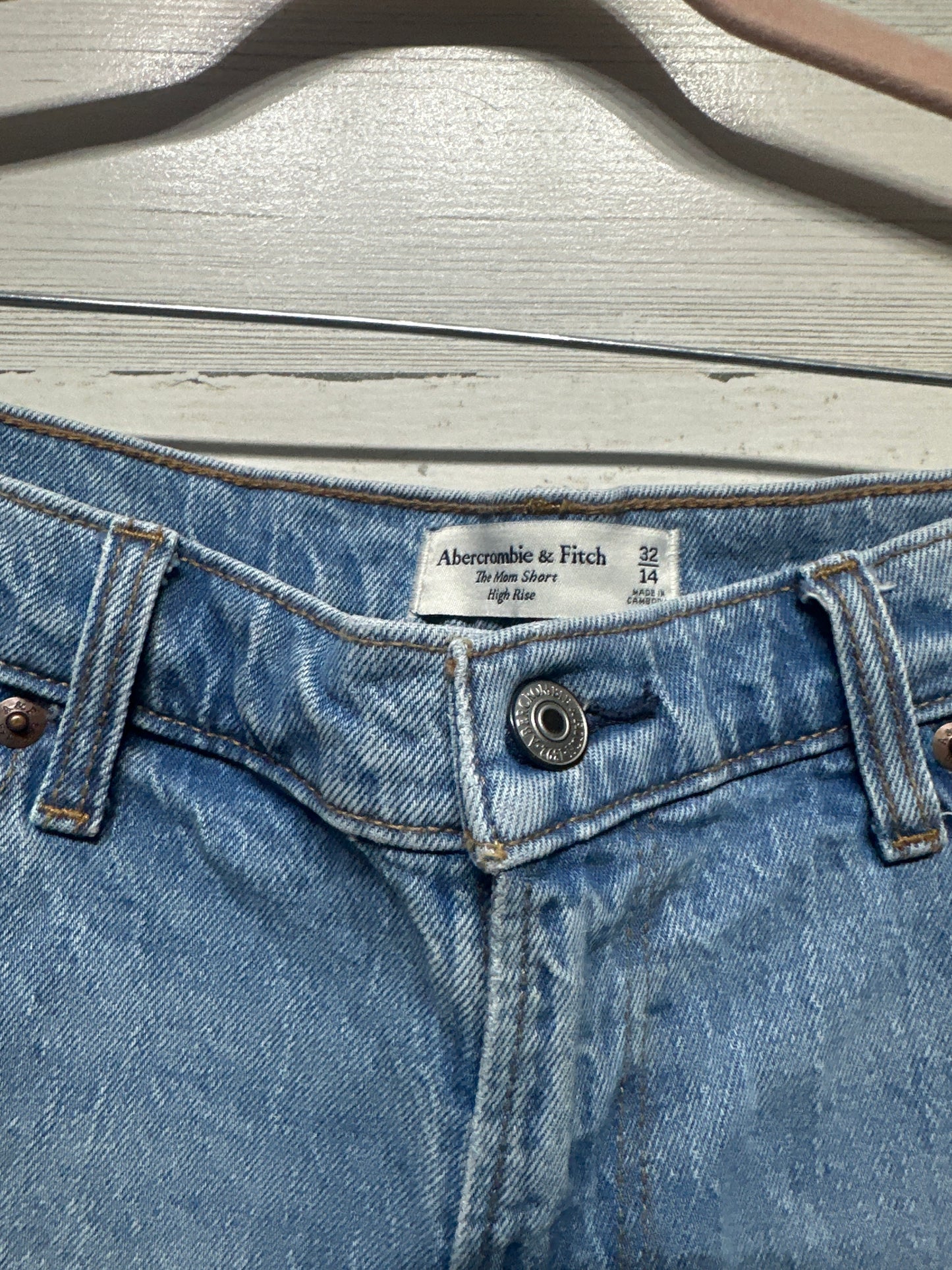 Women's Size 14 (32) Abercrombie & Fitch The Mom Short - High Rise Denim Shorts - Very Good Used Condition