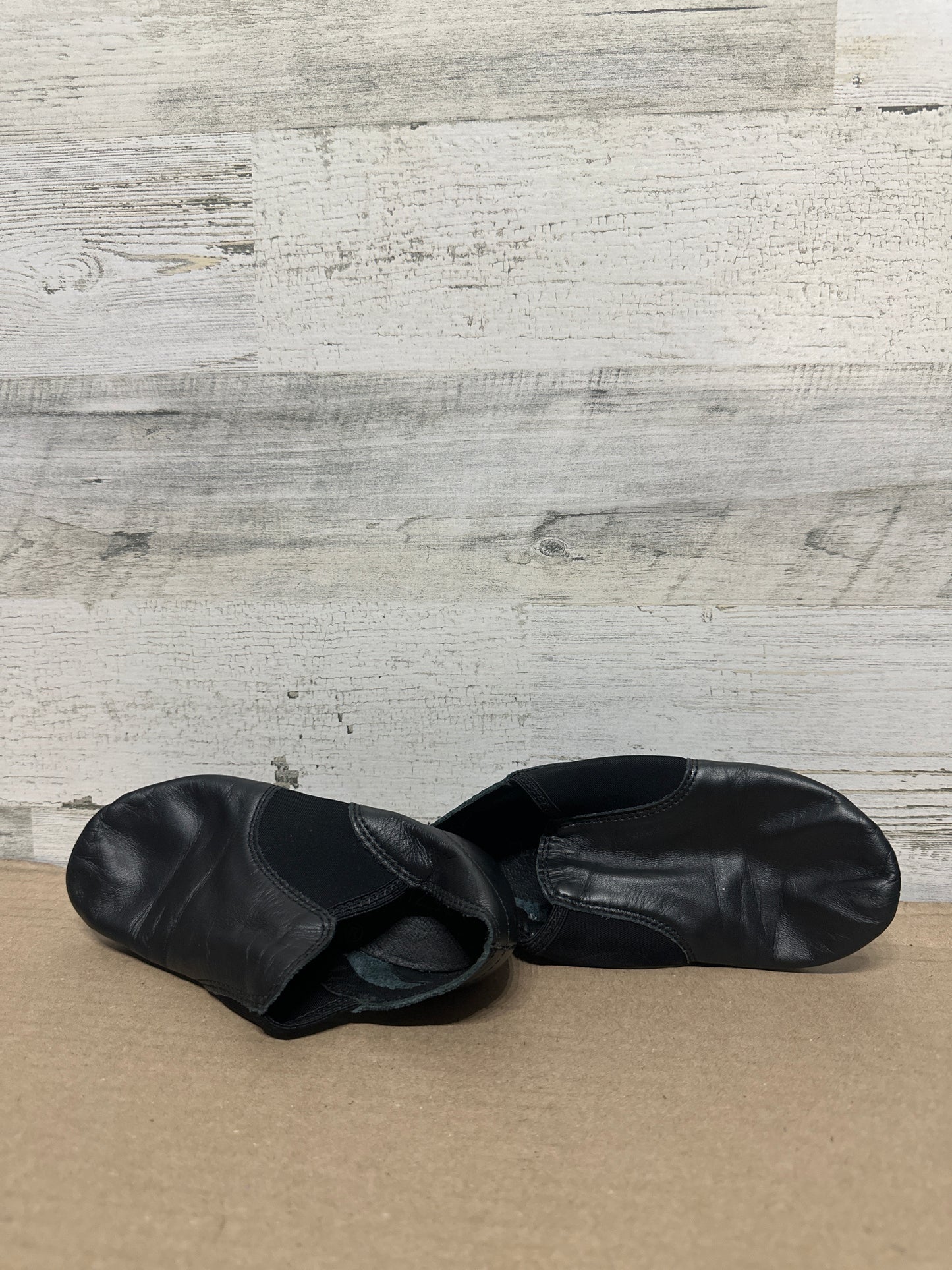 Fit Like 12 kids - marked Size 4M (Youth) Capezio EJ2 Style Black Split Jazz Shoes Shoes - Good Used Condition