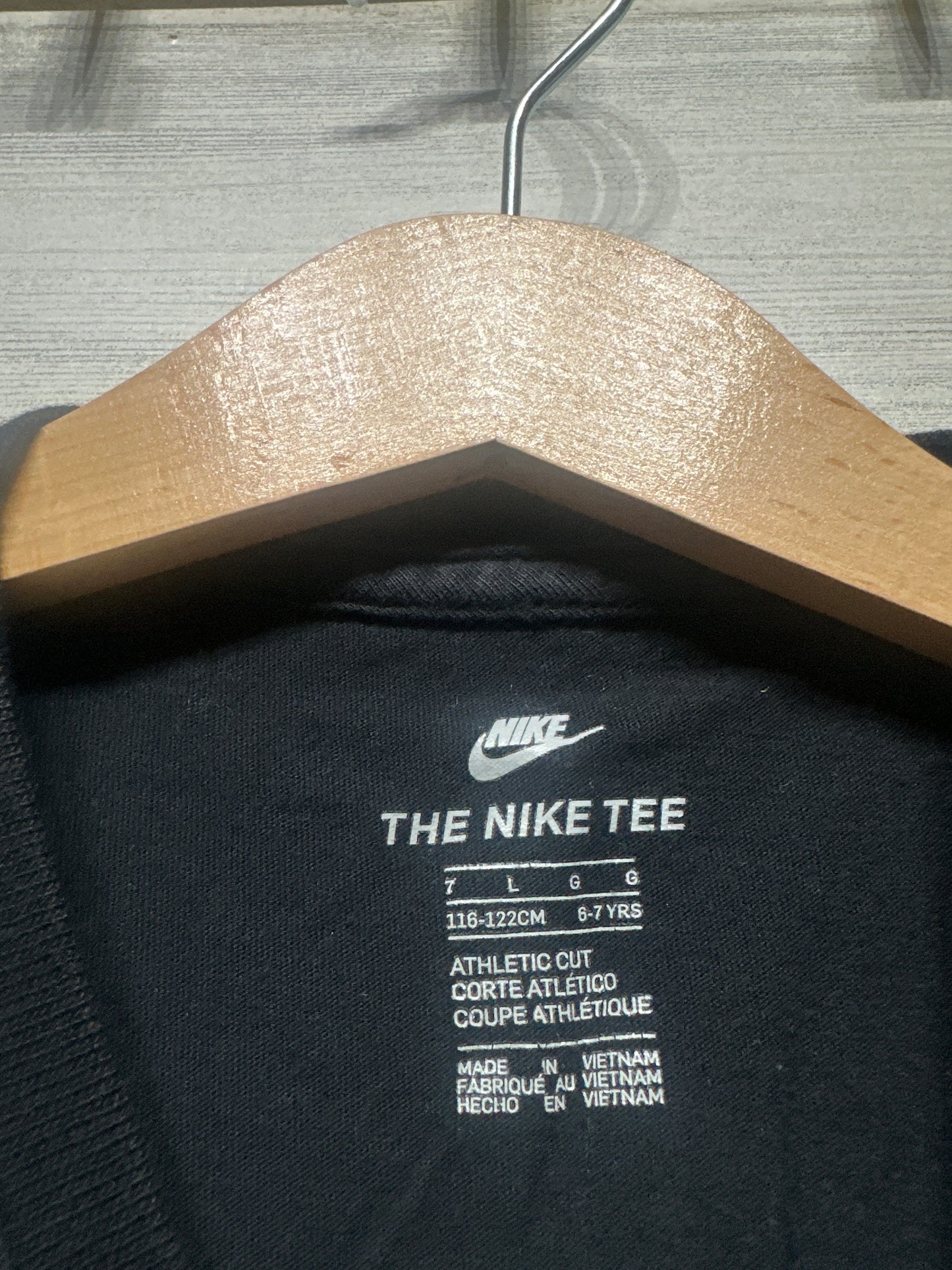 Boys Size 7 (Fits 6-7 Years) Nike Black and Gold Shirt - Very Good Used Condition