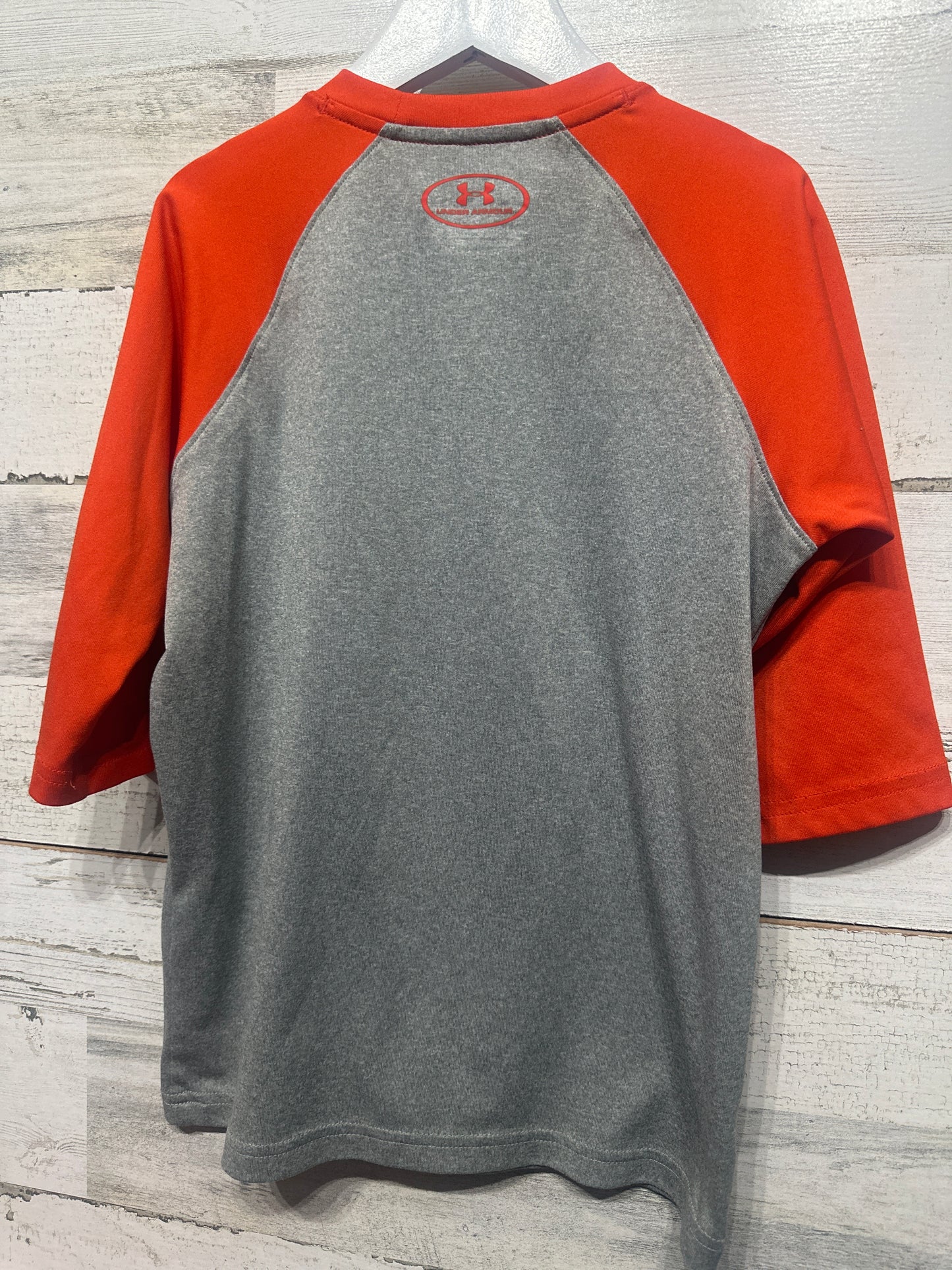 Boys Preowned Size Youth Small Under Armour Heatgear Loose Drifit Shirt - Very Good Used Condition