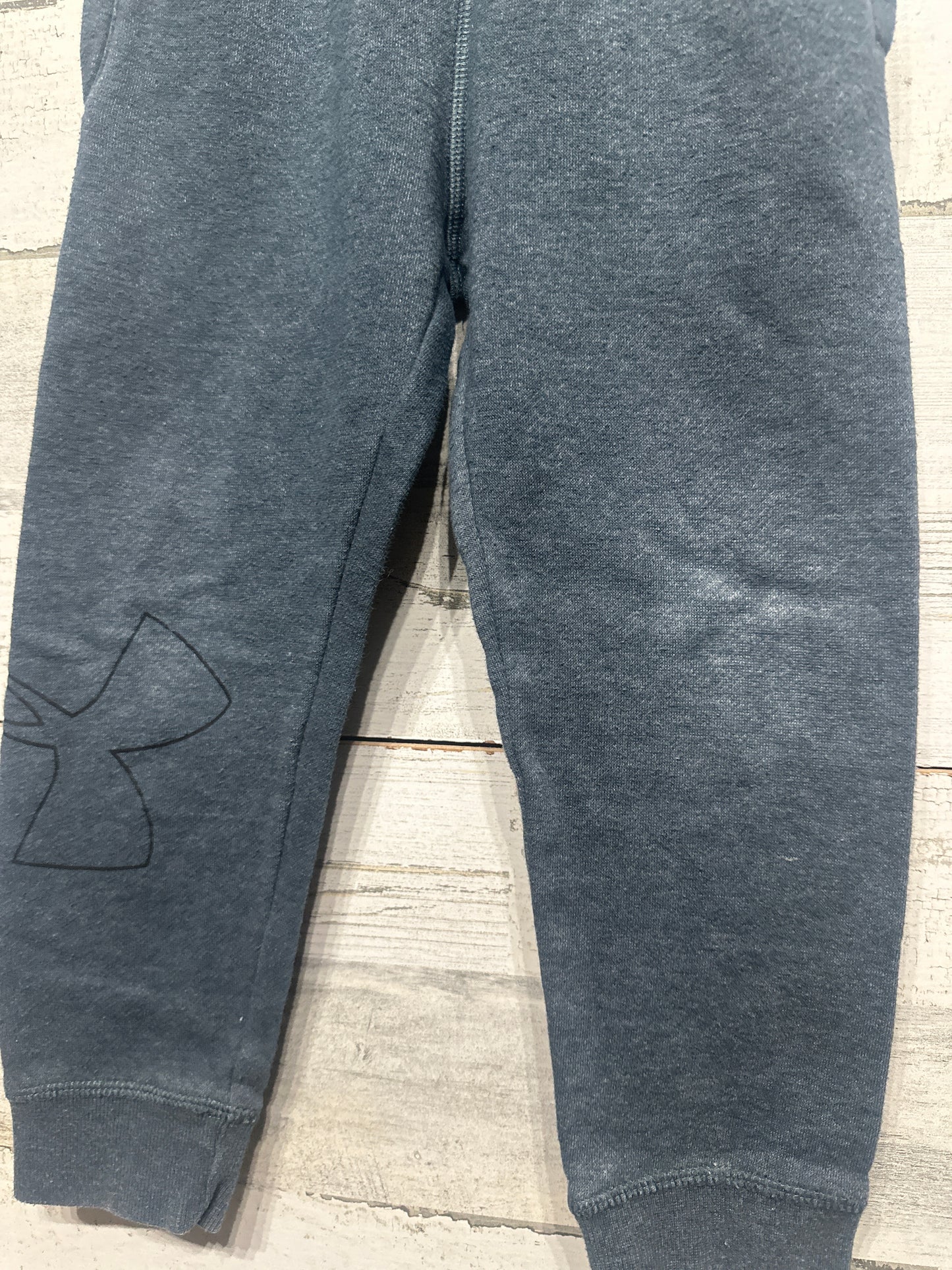 Boys Preowned Size 4 Under Armour Sweatpants - Play Condition**