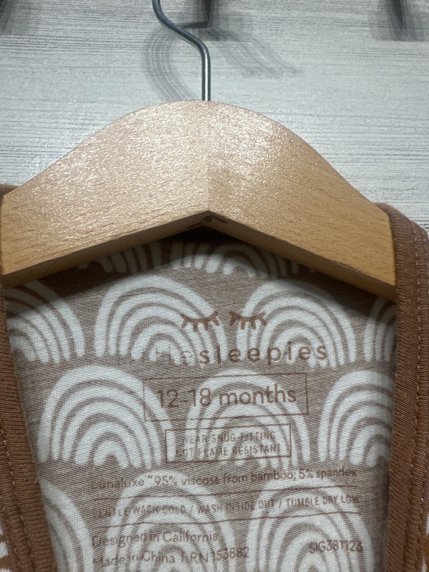 Little Sleepies Bamboo Rust Rainbows Size 12-18m Shorty Zippy Romper - VGUC