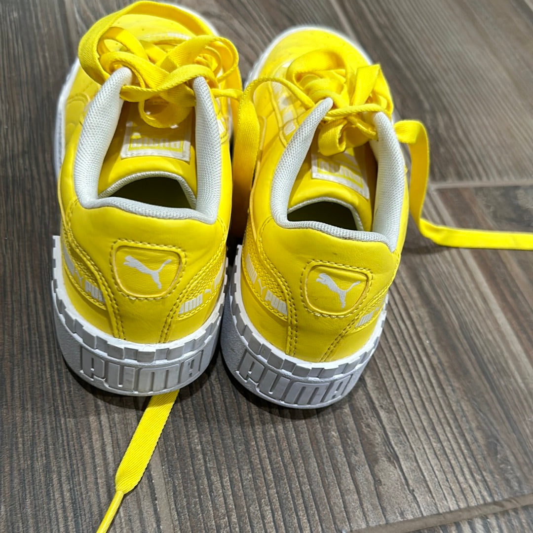 Youth size 4.5 yellow Puma shoes - good used condition
