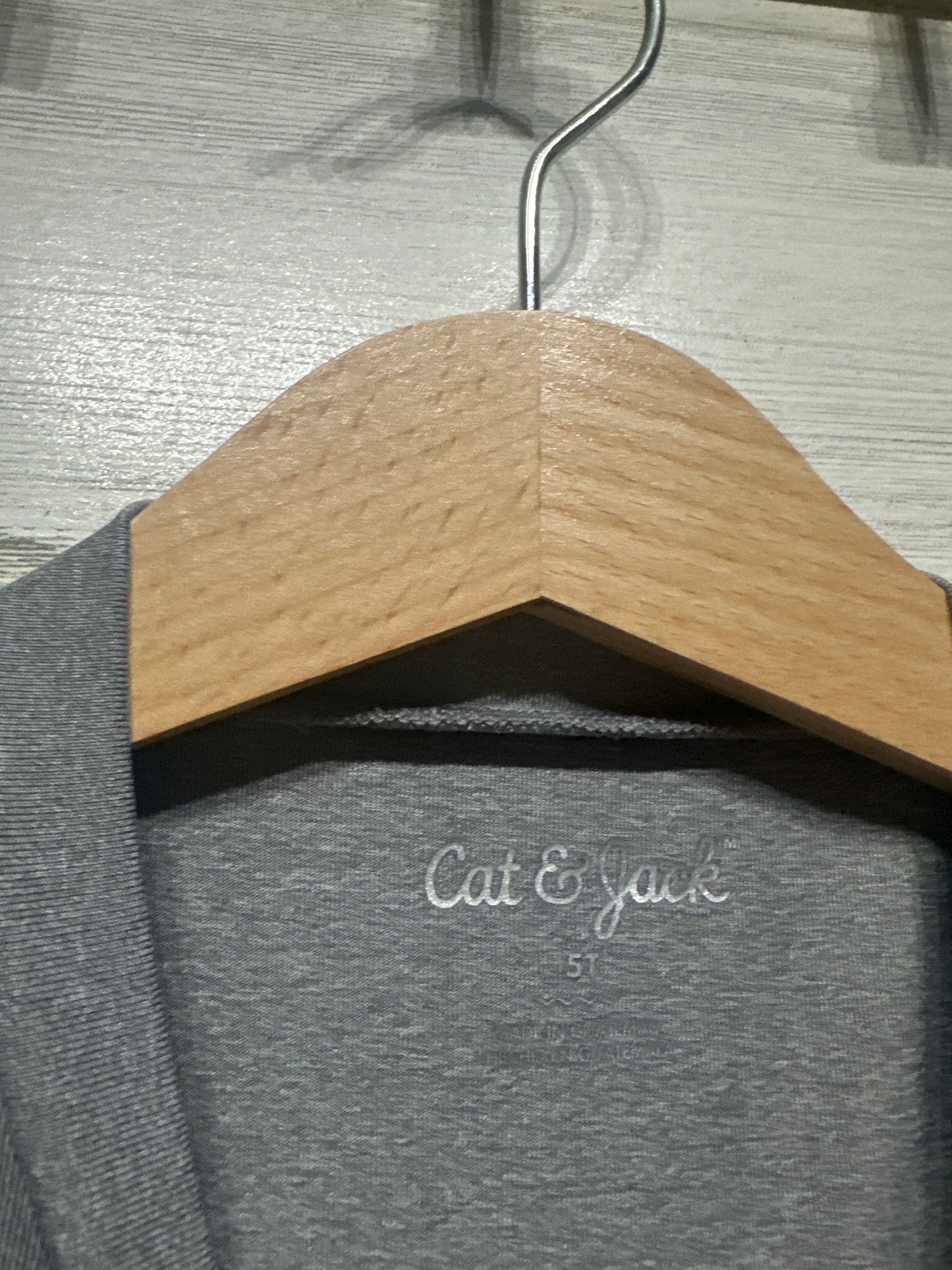 Boys Size 5t Cat & Jack Grey Rash Guard - Very Good Used Condition