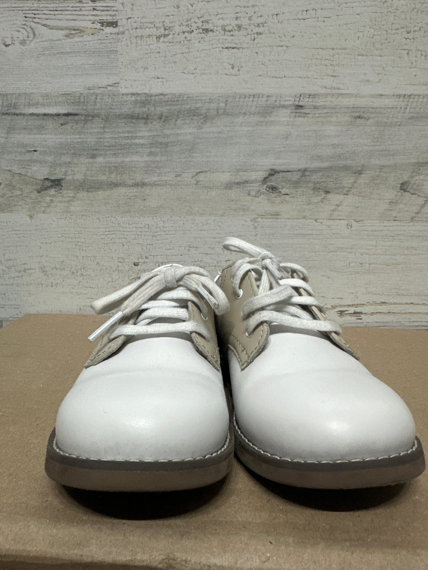 Size 12.5 Medium (Kids) Footmates White/Ecru Shoes - Very Good Used Condition