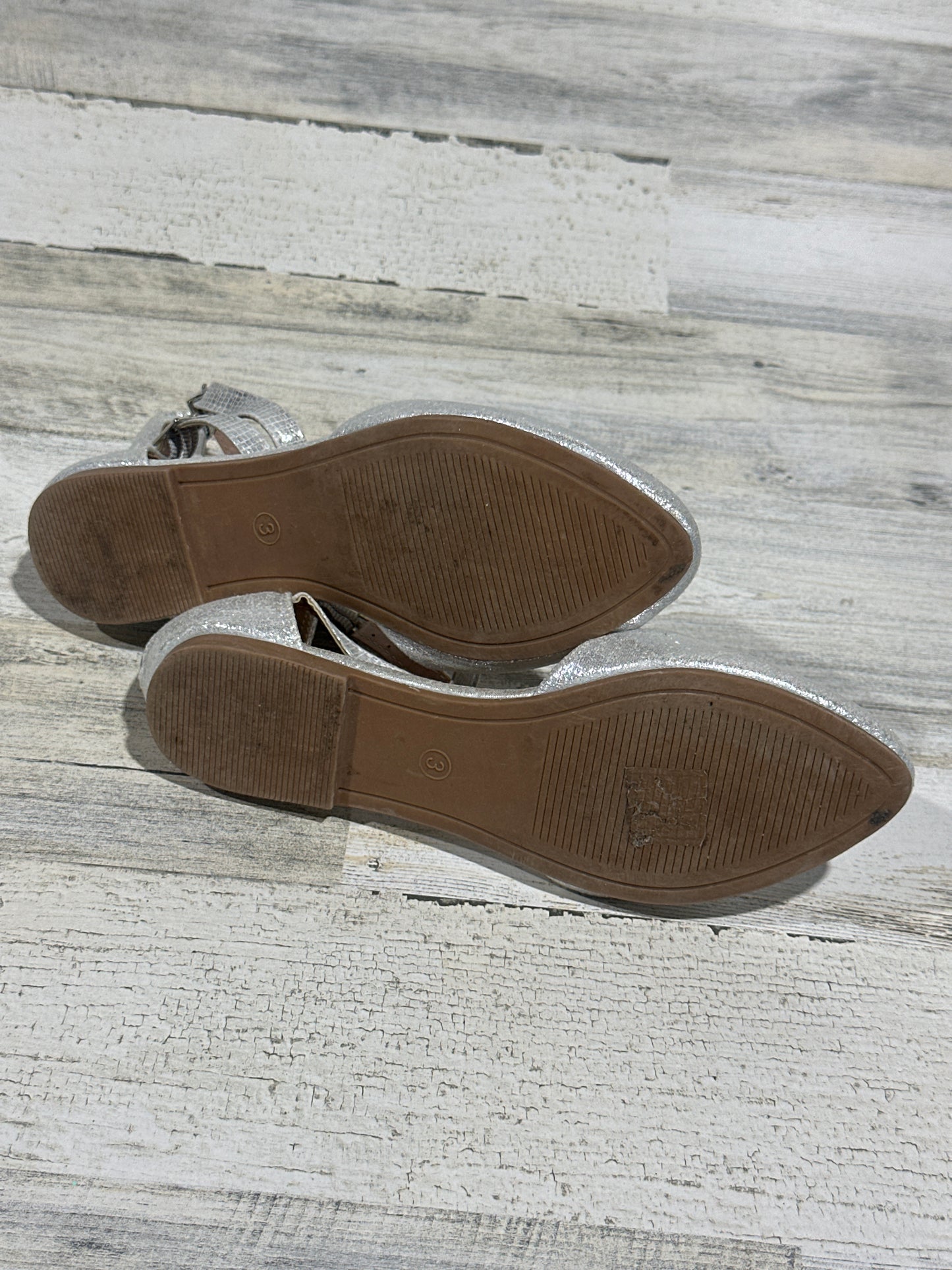 Silver Flats - Nerteo - Girls Size 3 (Youth) - Good Used Condition