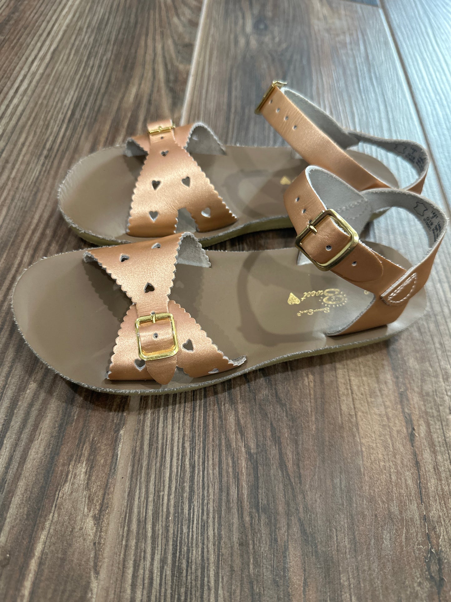 Girls Size 2 (Big Kid) Sun San Sweetheart Sandals - Very Good Used Condition