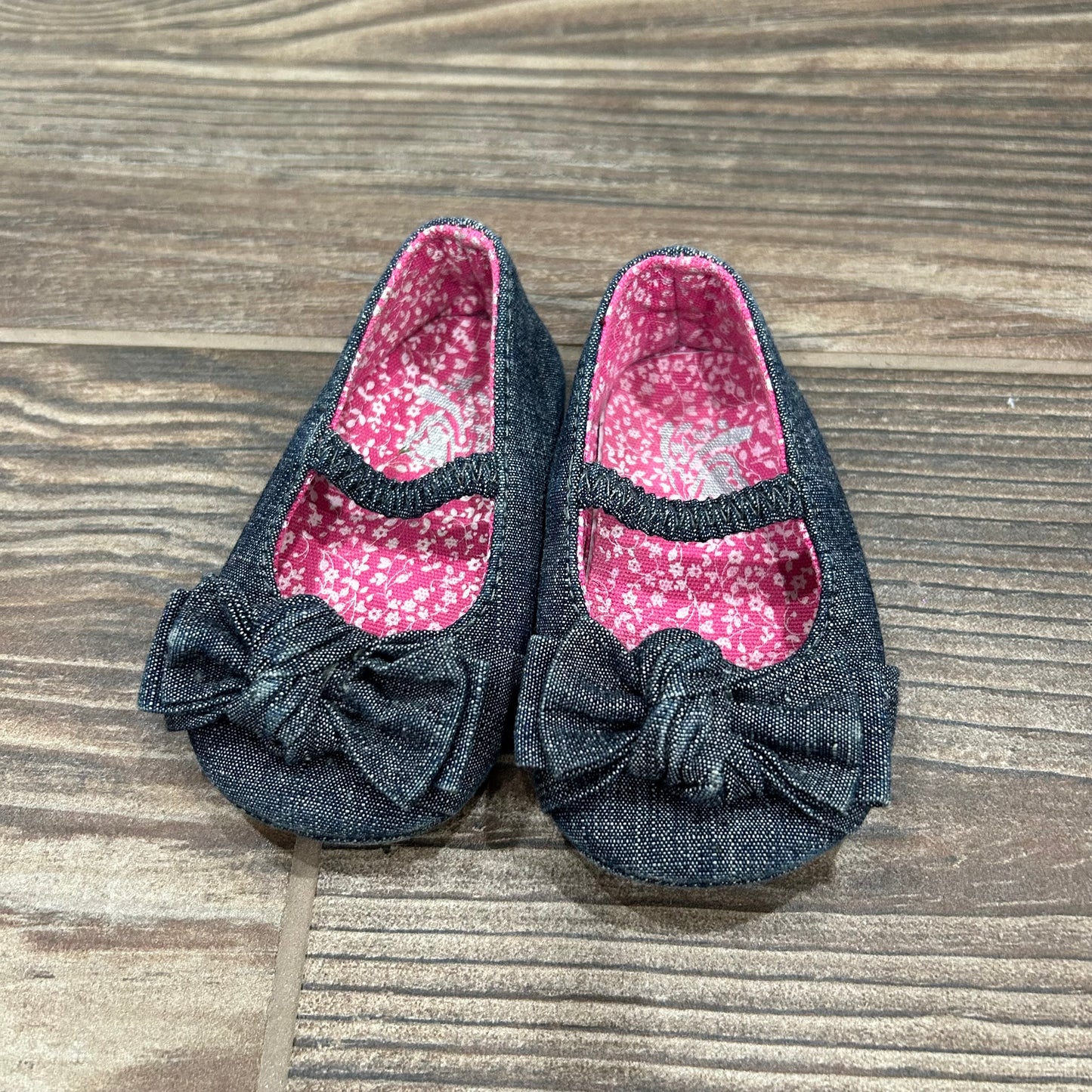 Size 6-12m (Infant) Chambray Bow Shoes - Good Used Condition