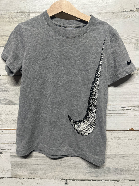 Nike Grey T-Shirt - Boys Size 6 (Fits 5-6 Years) - Good Used Condition