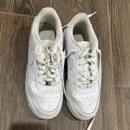 Youth 7 white AirForce1 shoes - good used condition