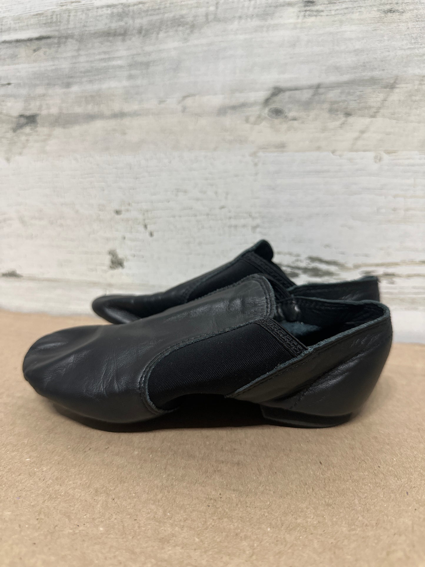 Fit Like 12 kids - marked Size 4M (Youth) Capezio EJ2 Style Black Split Jazz Shoes Shoes - Good Used Condition