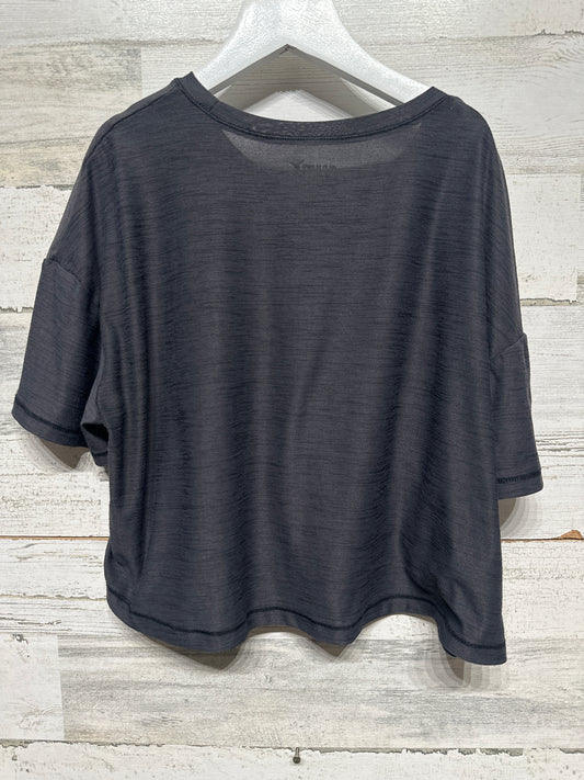 Girls Size 14-16 XL Old Navy Active Breathe Cropped Shirt - Very Good Used Condition