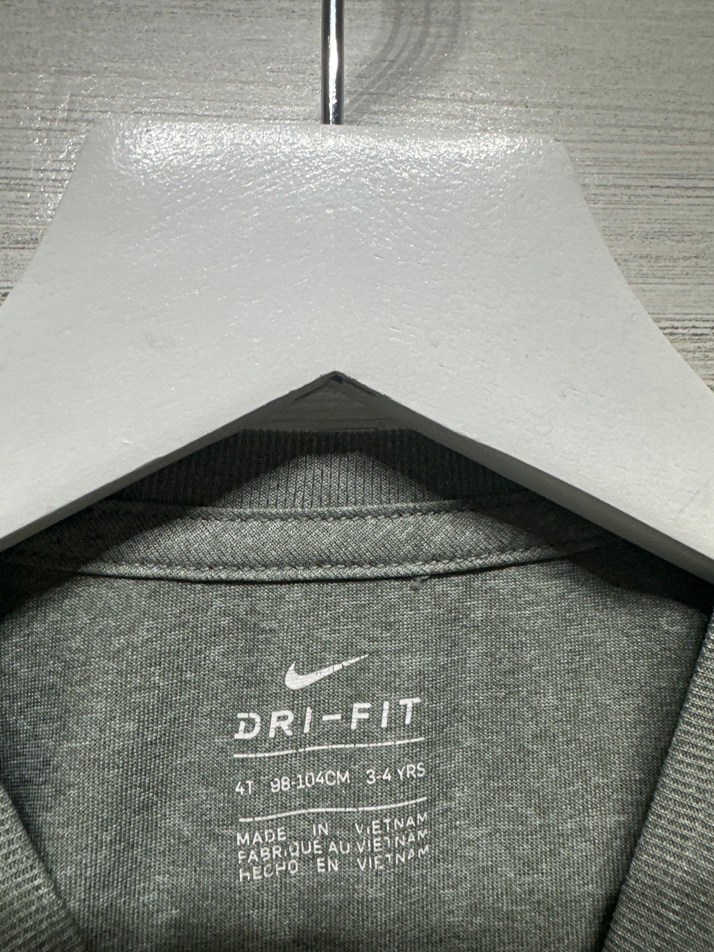 Boys Size 4 (Fits 3-4 Years) Nike Draft Pick Drifit Shirt - Very Good Used Condition