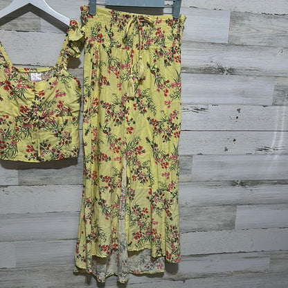 Women’s Size 11/13 No Boundaries Juniors yellow floral two piece set - good used condition