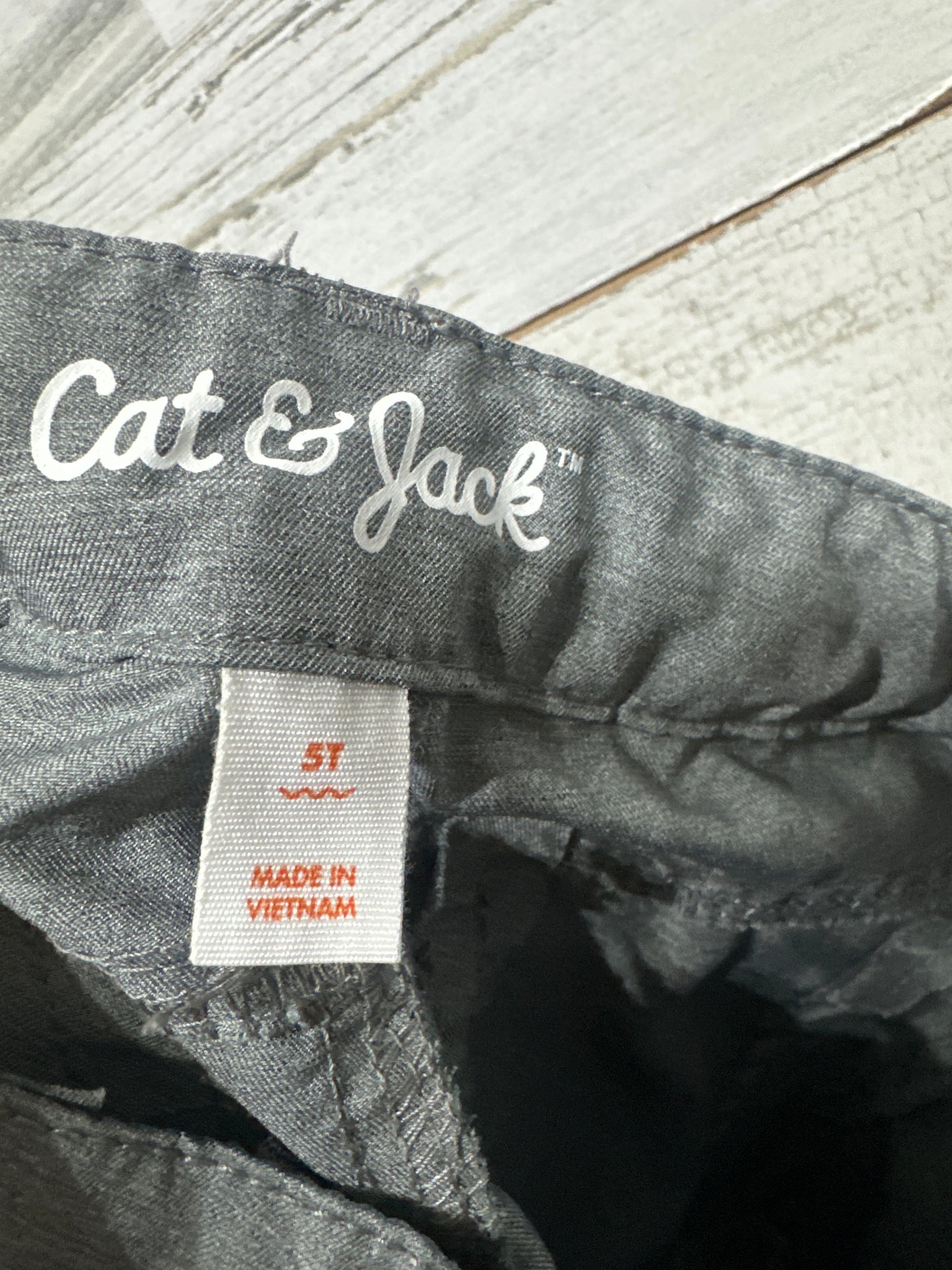 Boys Size 5t Cat and Jack Grey Adjustable Waist Quick Dry Shorts - Very Good Used Condition