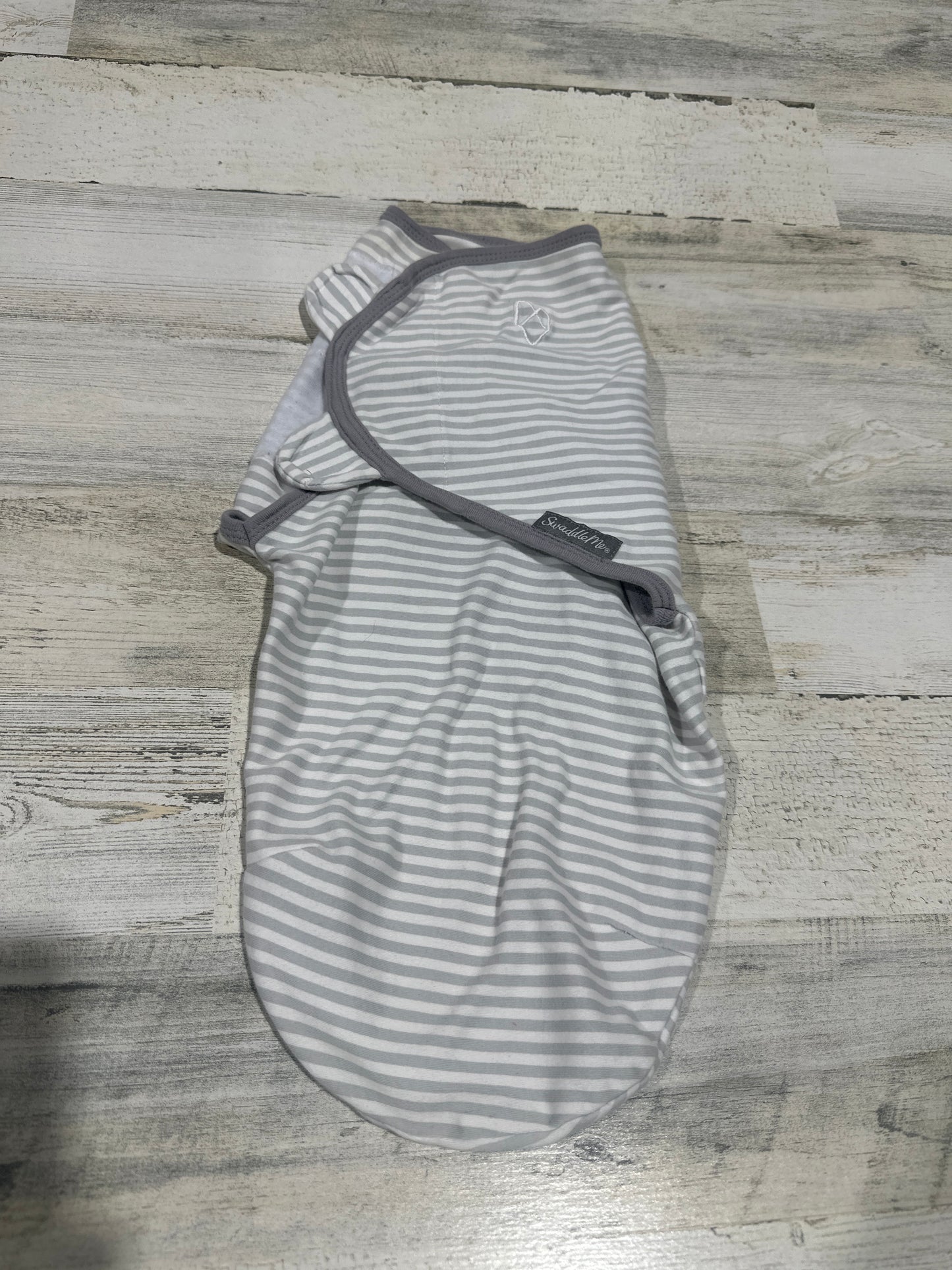 Swaddle Me Grey Striped Velcro Swaddle Blanket - 7-14 lbs - Size Small/Medium - Good Used Condition
