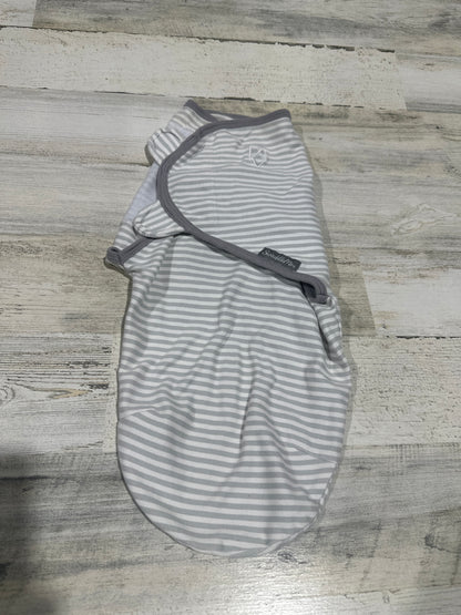 Swaddle Me Grey Striped Velcro Swaddle Blanket - 7-14 lbs - Size Small/Medium - Good Used Condition