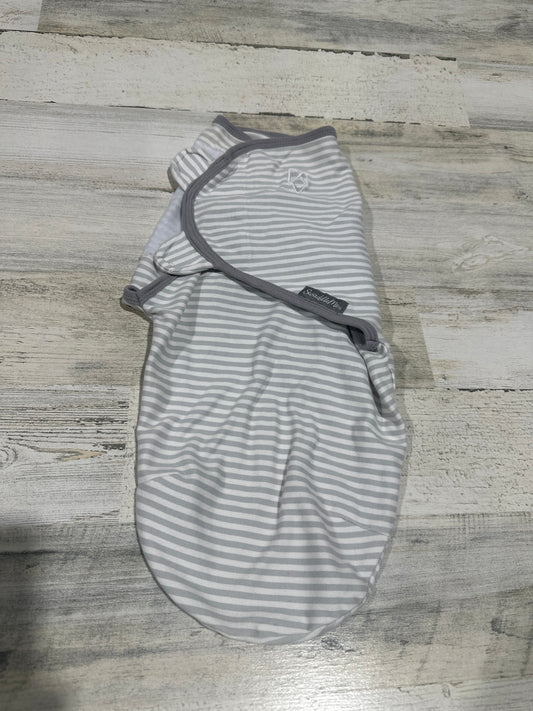Swaddle Me Grey Striped Velcro Swaddle Blanket - 7-14 lbs - Size Small/Medium - Good Used Condition