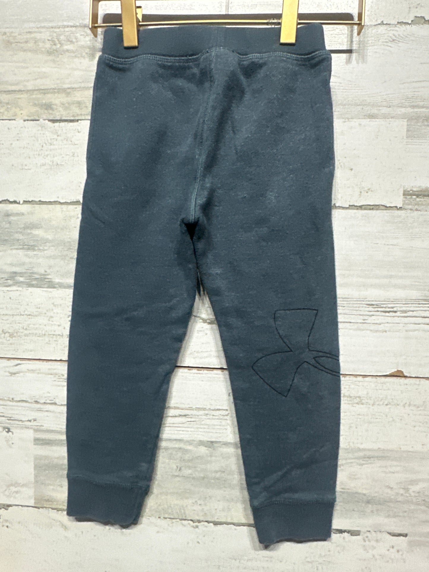 Boys Preowned Size 4 Under Armour Sweatpants - Play Condition**