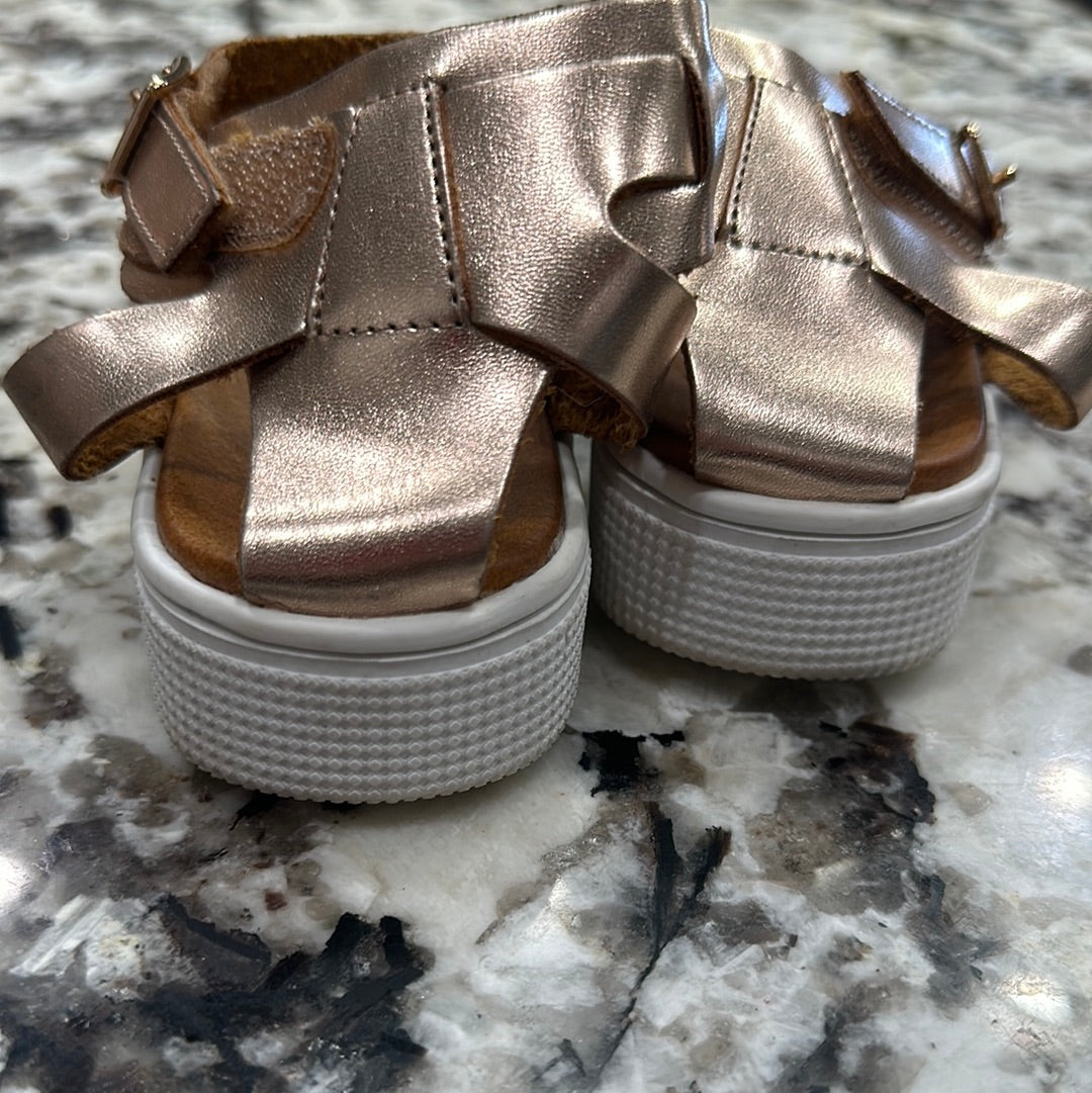 Girls Size 3 youth Mia rose gold sandals - good used condition