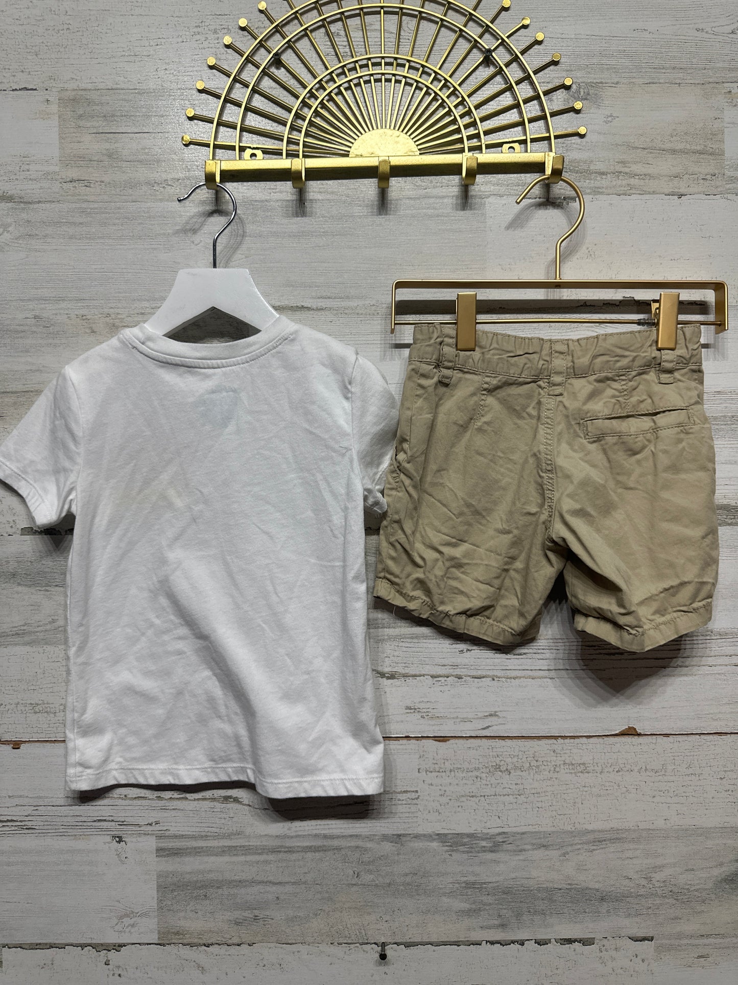 Size 4t/4 Go Taylor’s Boyfriend TShirt/Khaki Shorts - Play Condition*