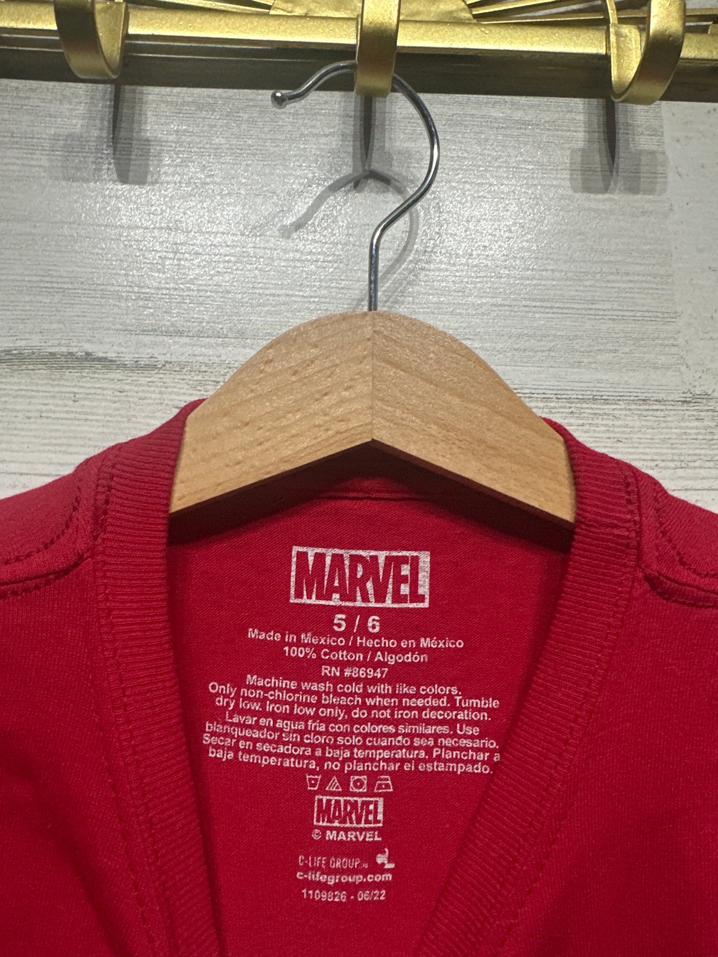 Boys Preowned Marvel Size 5/6 Red Shirt - Very Good Used Condition