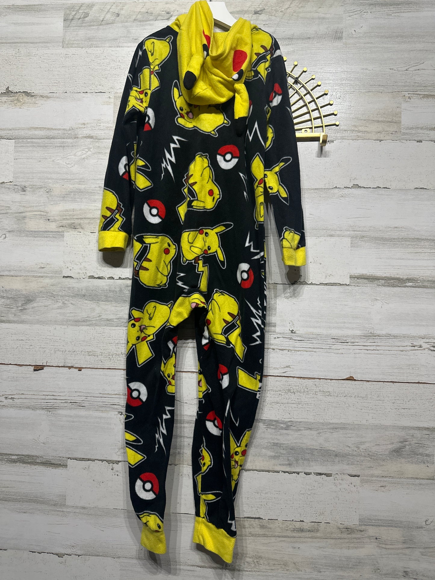 Boys Size 8 Pokémon Pikachu Hooded Fleece One Piece Zip Up Jumpsuit - Good Used Condition