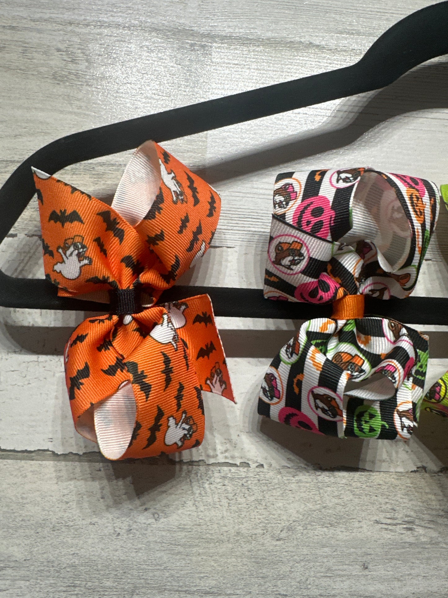 Lot of Buc-ee’s Hair Bows on Alligator Clips (Lot of 4) - Good Used Condition