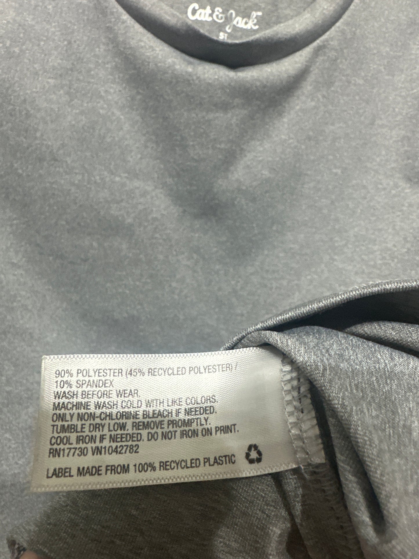 Boys Size 5t Cat & Jack Grey Rash Guard - Very Good Used Condition