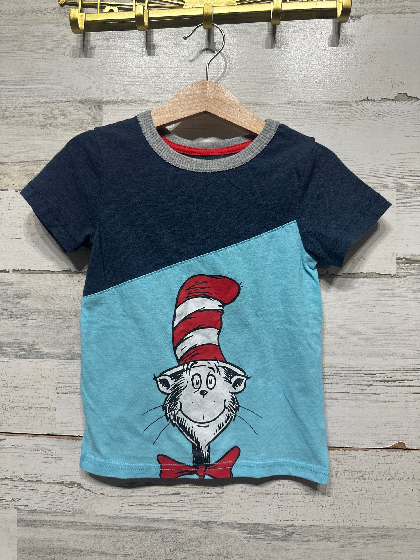 Boys Preowned Size 2t Dr. Seuss Cat in the Hat T-Shirt - Very Good Used Condition