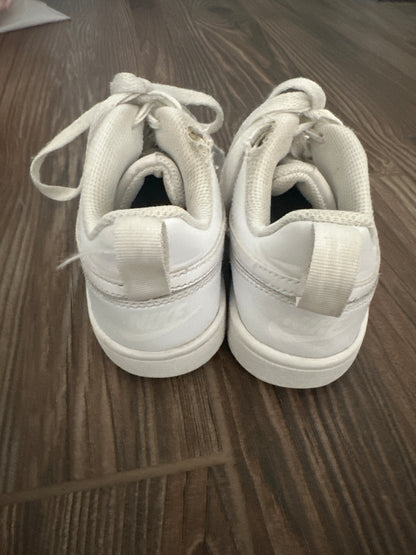 Girls Size 3.5 (Big Kid) Nike White Shoes - Play Condition