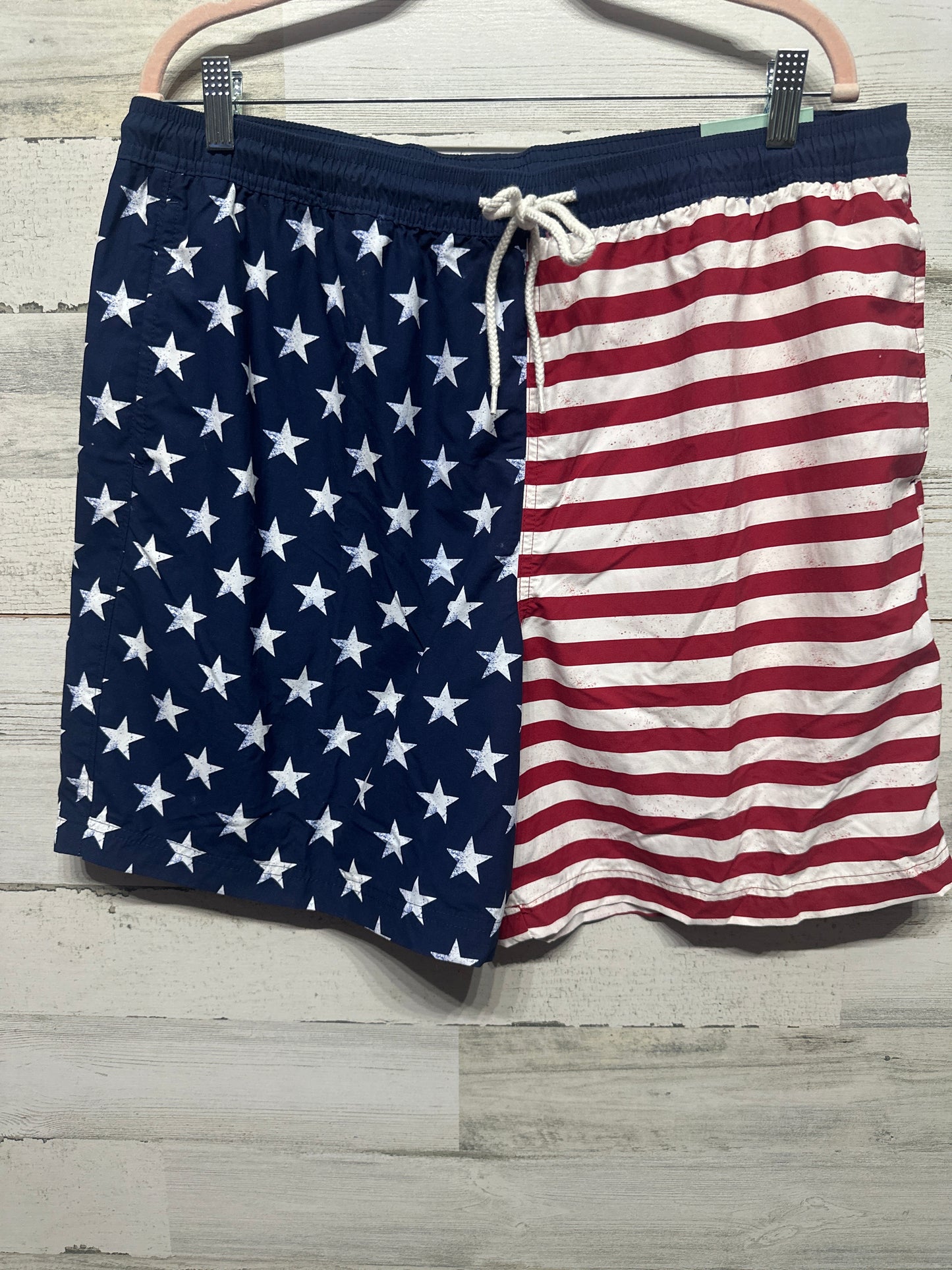 American Flag Magellan Fish Shorts Men’s XL NWT