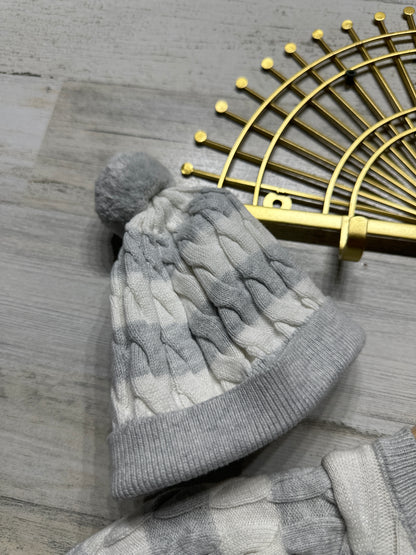 Boys Size 0-3m Hope & Henry Organic Cotton Sweater Romper and Matching Hat - Very Good Used Condition