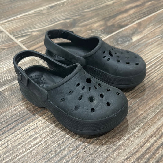 Size 9 (toddler) Black Slip On Clogs - Play Condition