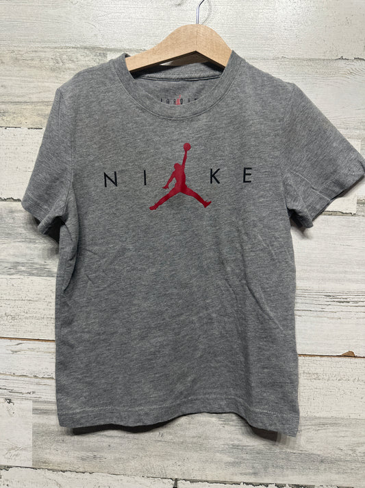Boys Size 7 (Fits 6-7 Years) Nike Air Jordan Grey T-Shirt - Very Good Used Condition