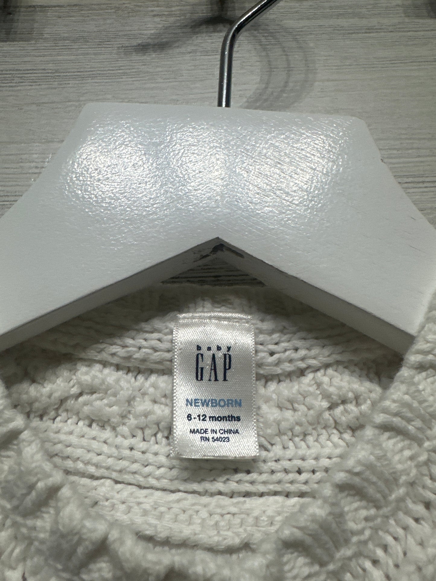 Size 6-12m Baby Gap Cardigan Sweater - Very Good Used Condition