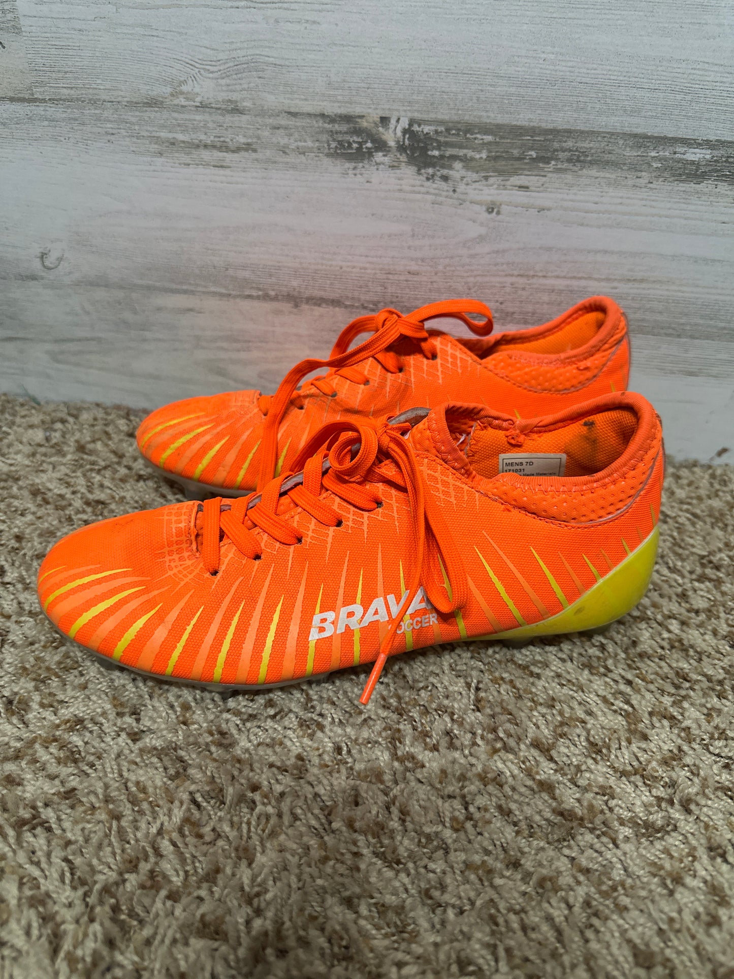 Size 7 D Men’s Preowned Brava Neon Orange Soccer Cleats - Play Condition*