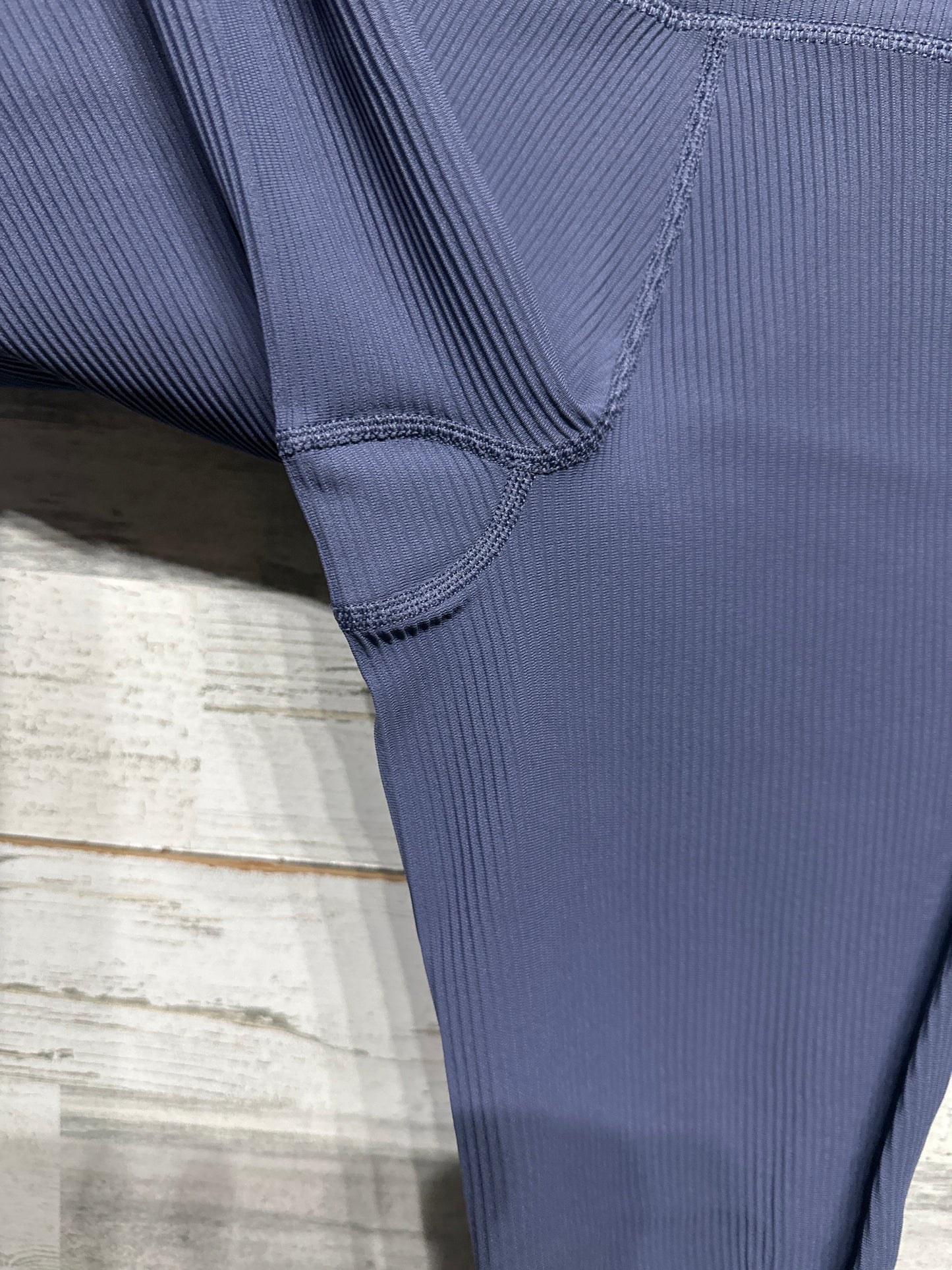 Women's Size Medium Athleta Chaturanga High Rise 7/8 Tight Ribbed Leggings With Side Pockets - Very Good Used Condition