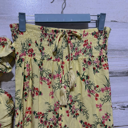 Women’s Size 11/13 No Boundaries Juniors yellow floral two piece set - good used condition