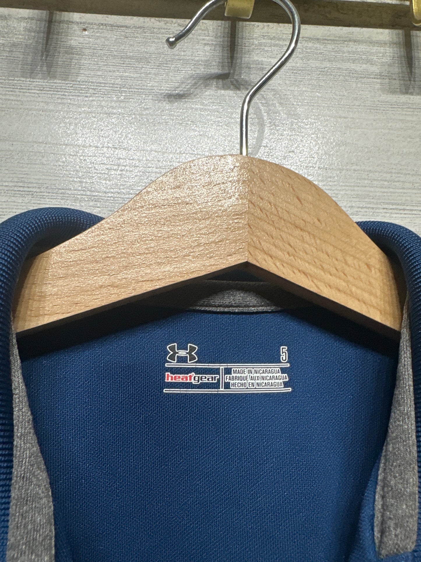 Boys Size 5 Under Armour Heat Gear Navy Polo Shirt - Good Used Condition