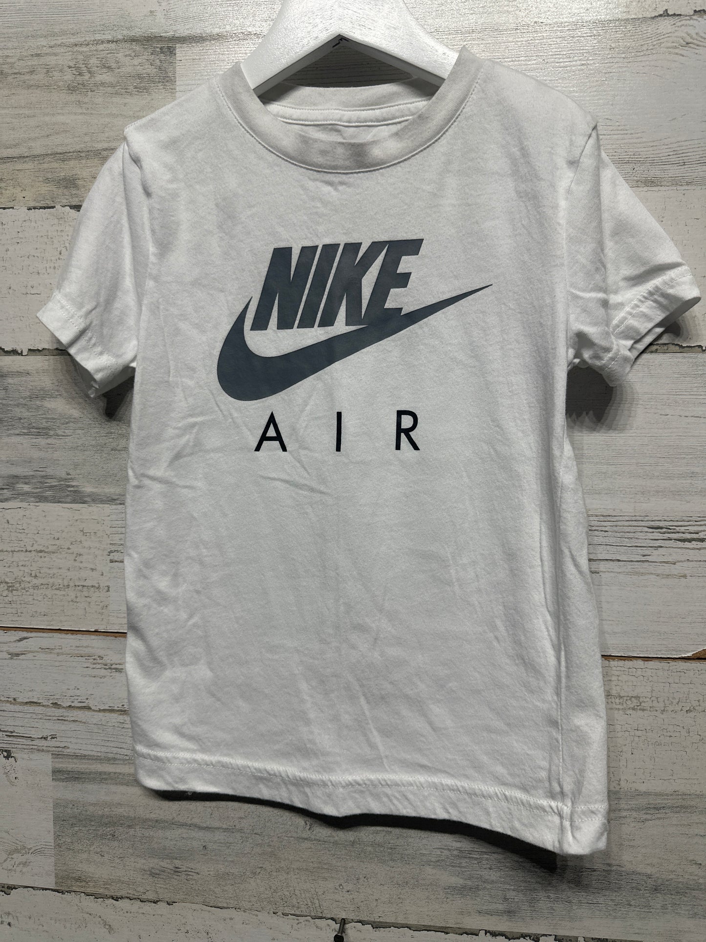 Boys Size 6 (Fits 5-6 Years) Nike Air T-Shirt - Good Used Condition