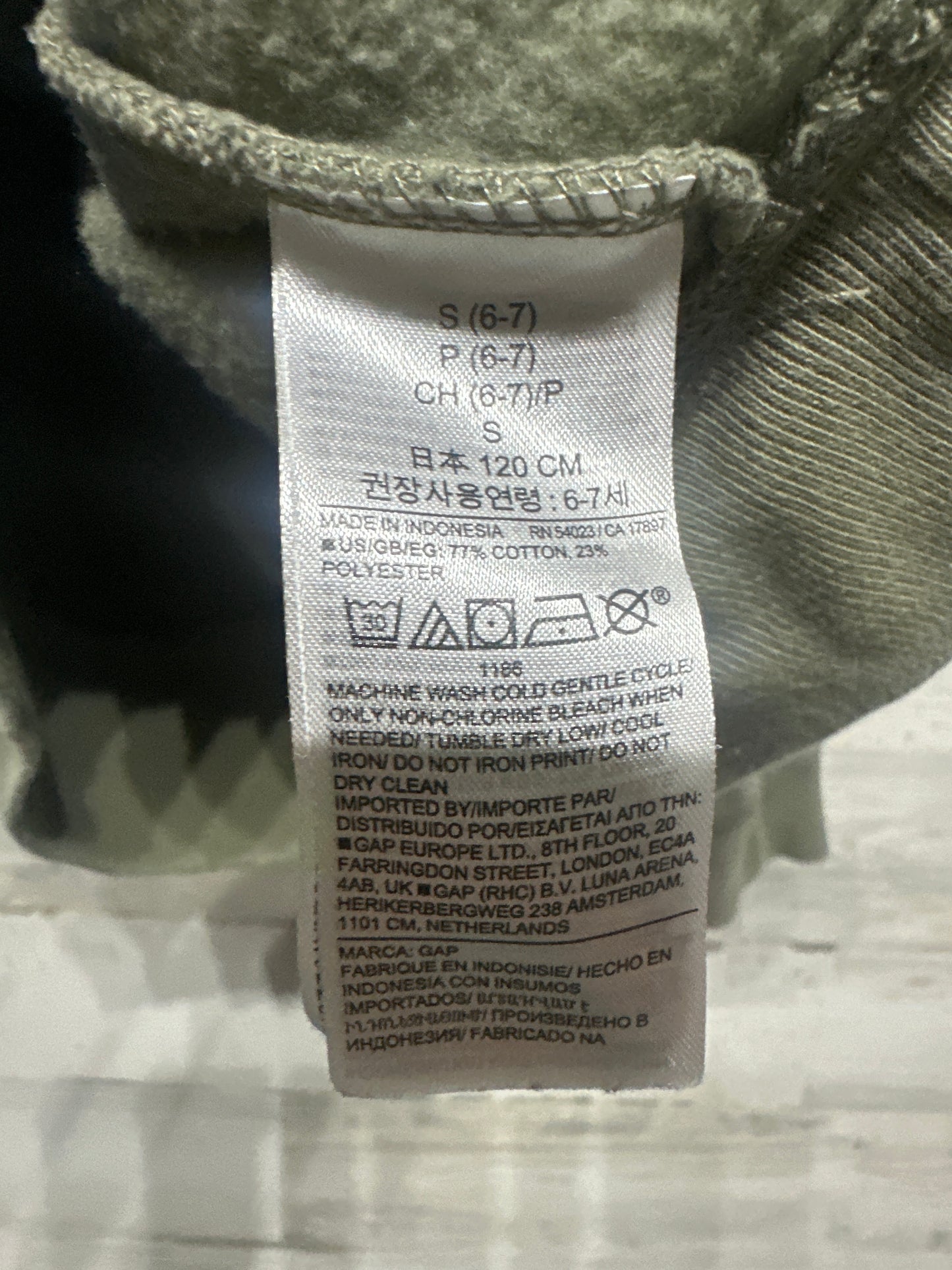 Boys Size Small (6-7) GAP Hoodie - Good Used Condition