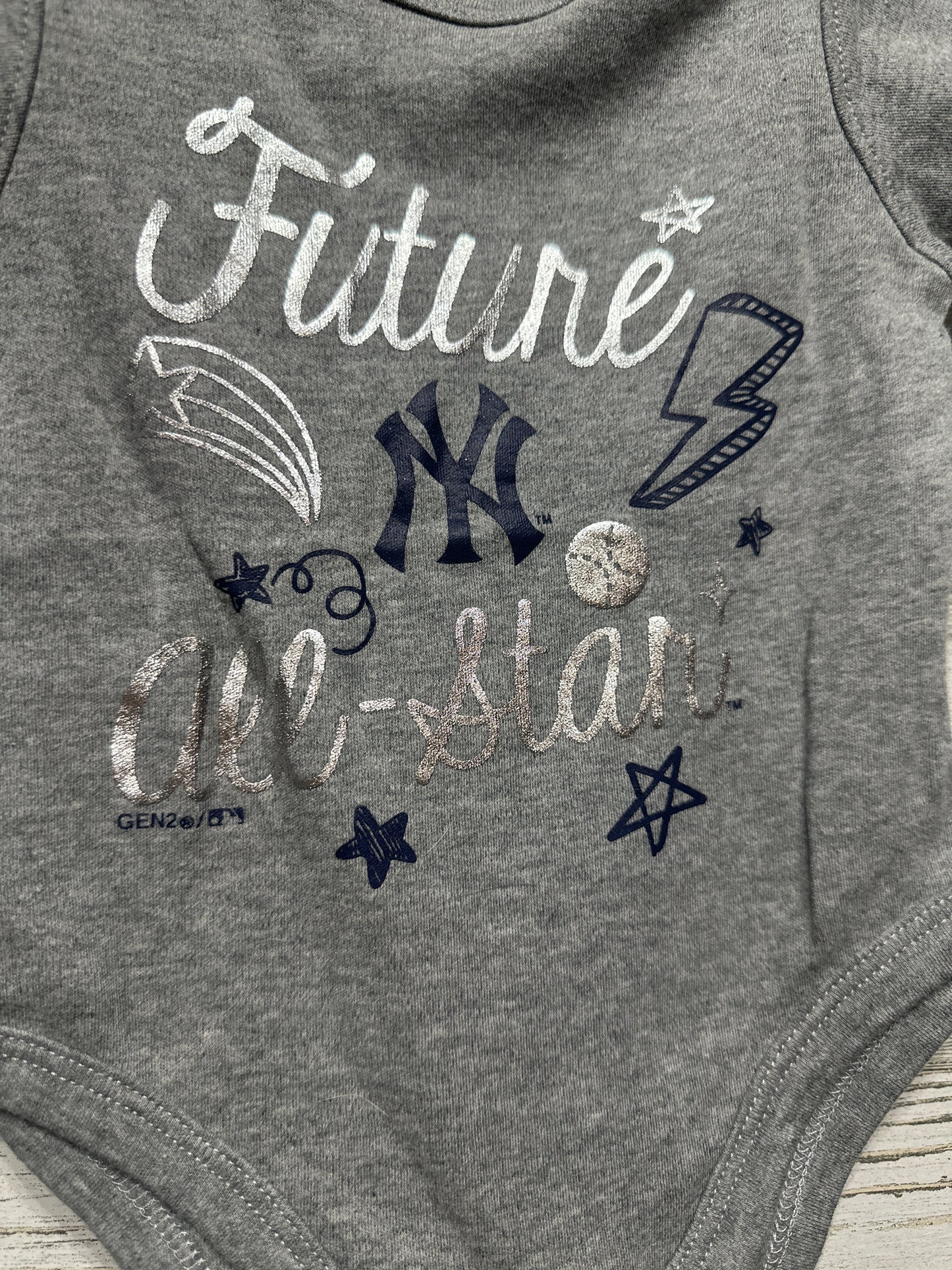 Boys Preowned Size 3-6m MLB New York Yankees Bodysuits - Very Good Used Condition